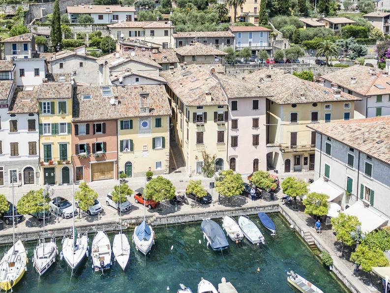 Absolute Rarität am Hafen von Villa di Gargnano