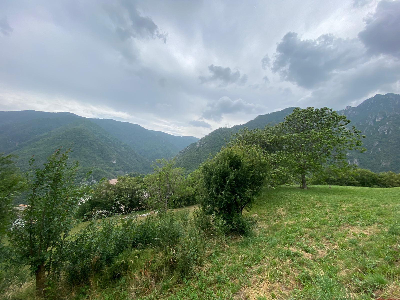 Ruhig gelegenes Baugrundstück in Sermerio, Tremosine