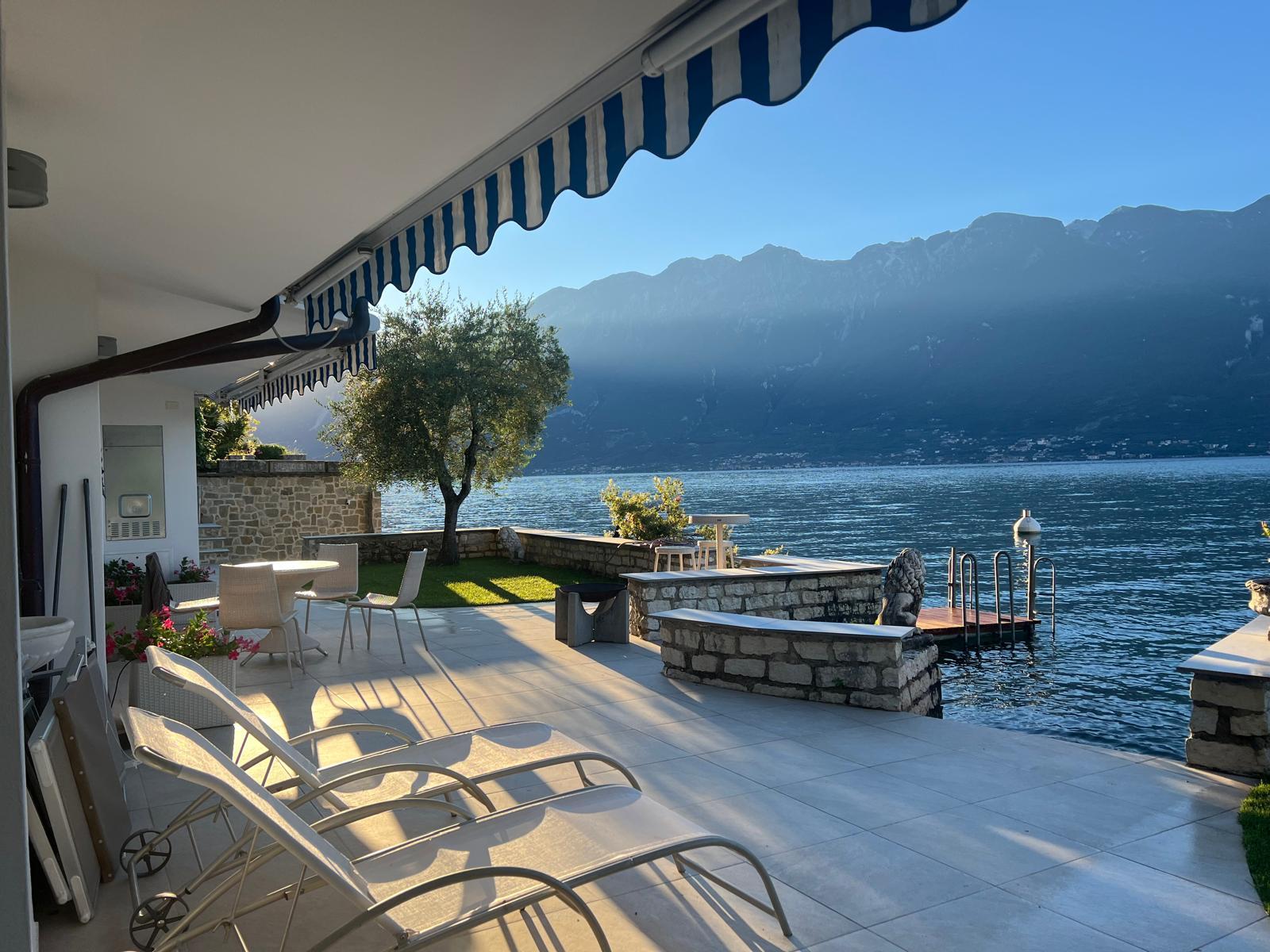 Idyllisches Seehaus mit Bootssteg, Garten und Whirlpool bei Tignale