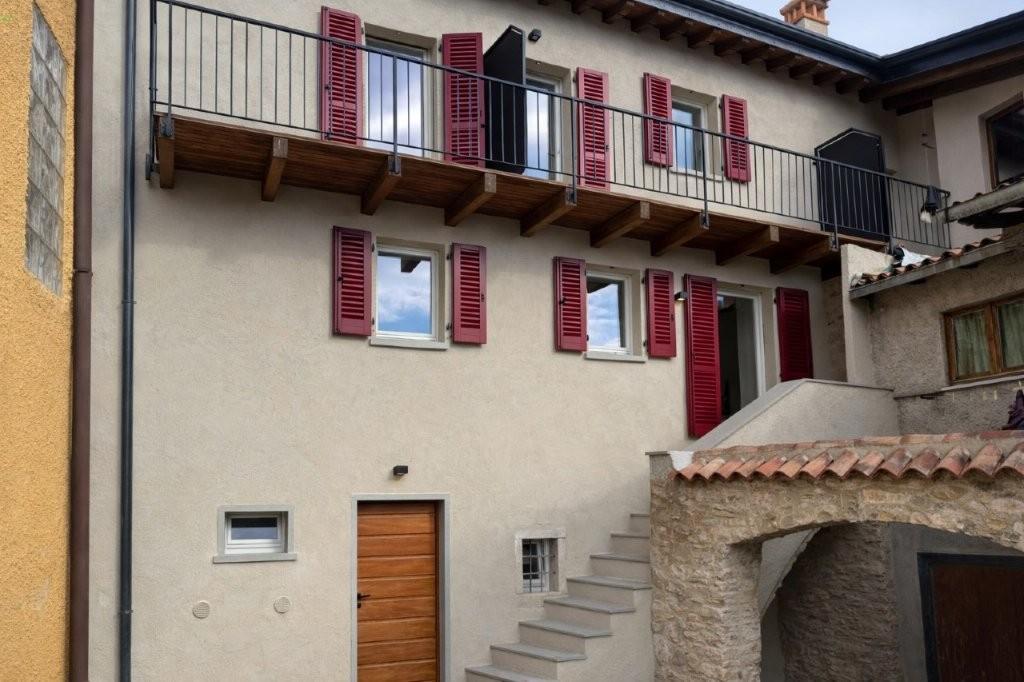 Moderne Wohnung auf 4 Etagen in Pregasio am Gardasee