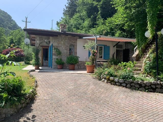Moderner Bungalow mit Panorama auf den Gardasee in Prabione, Tignale