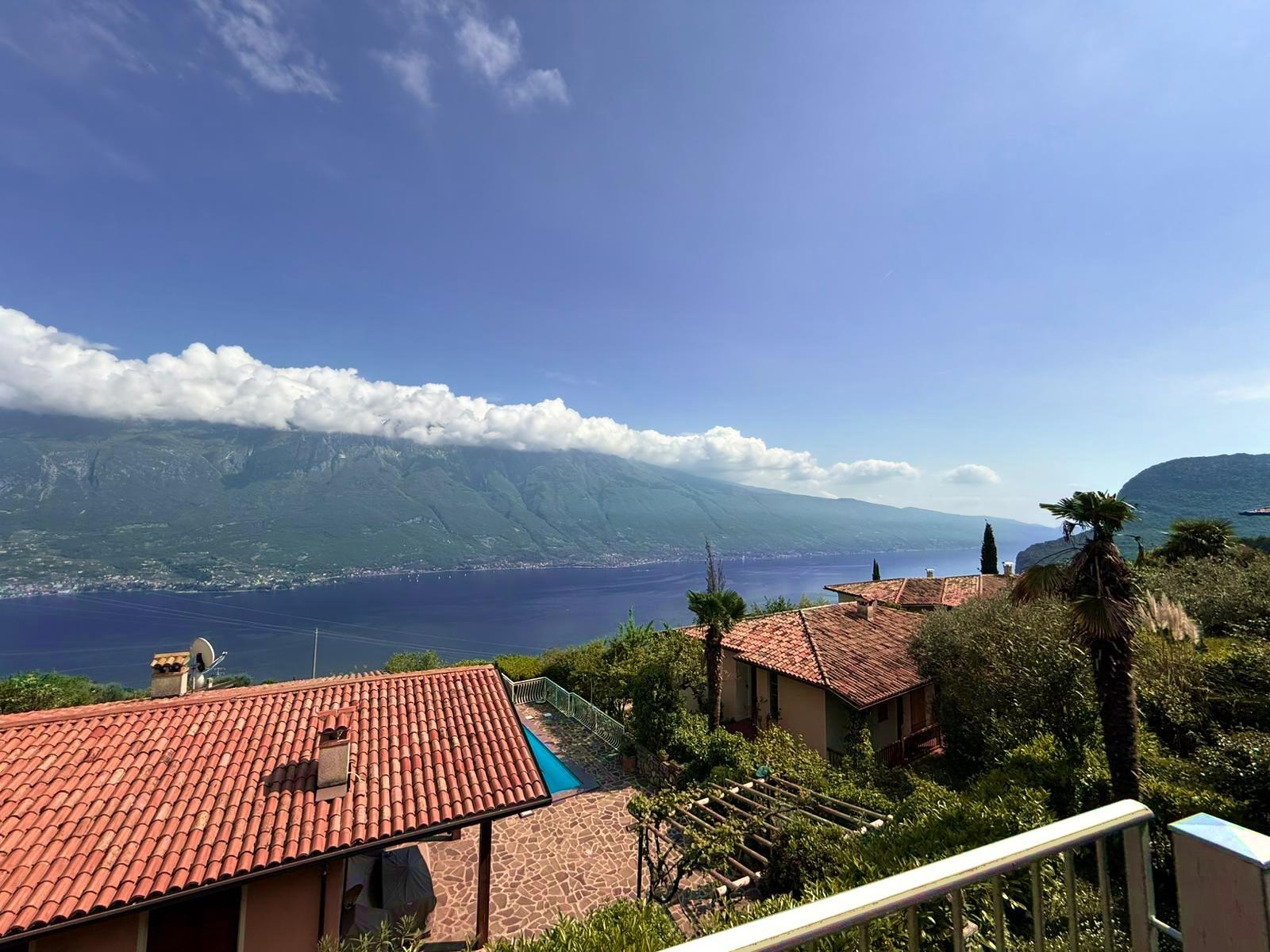 Reiheneckhaus mit Seeblick und gepflegtem Garten in Mezzema, Tremosine