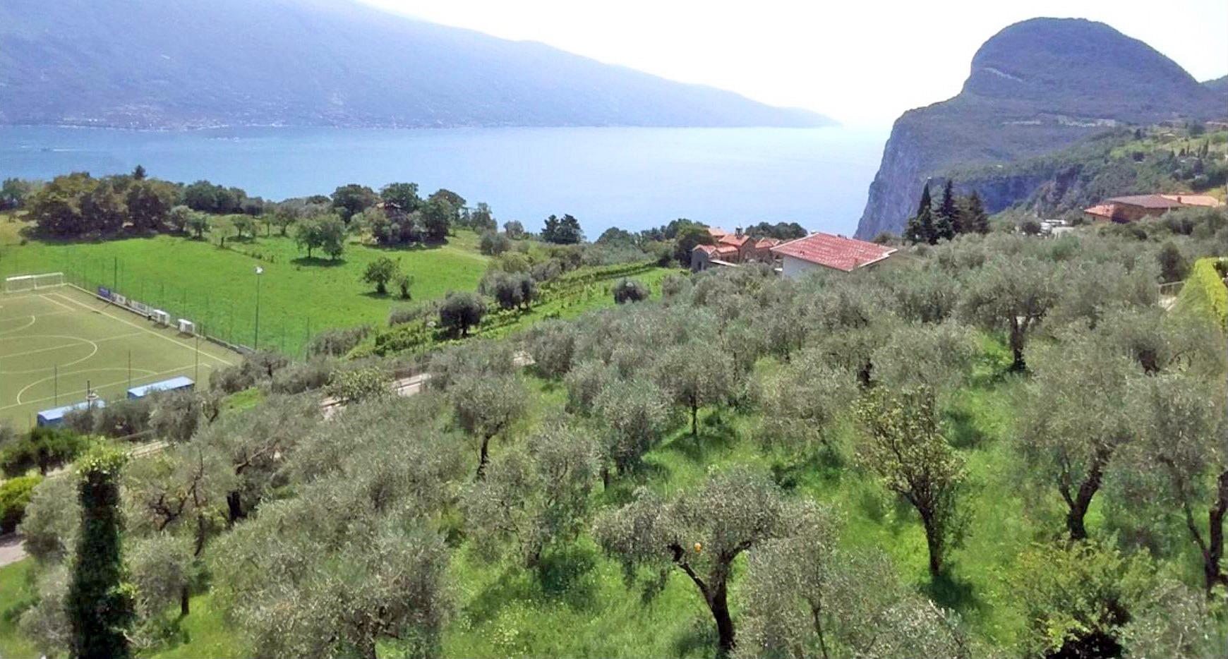 Erschlossenes Baugrundstück mit Seeblick zwischen Arias und Pieve, Tremosine