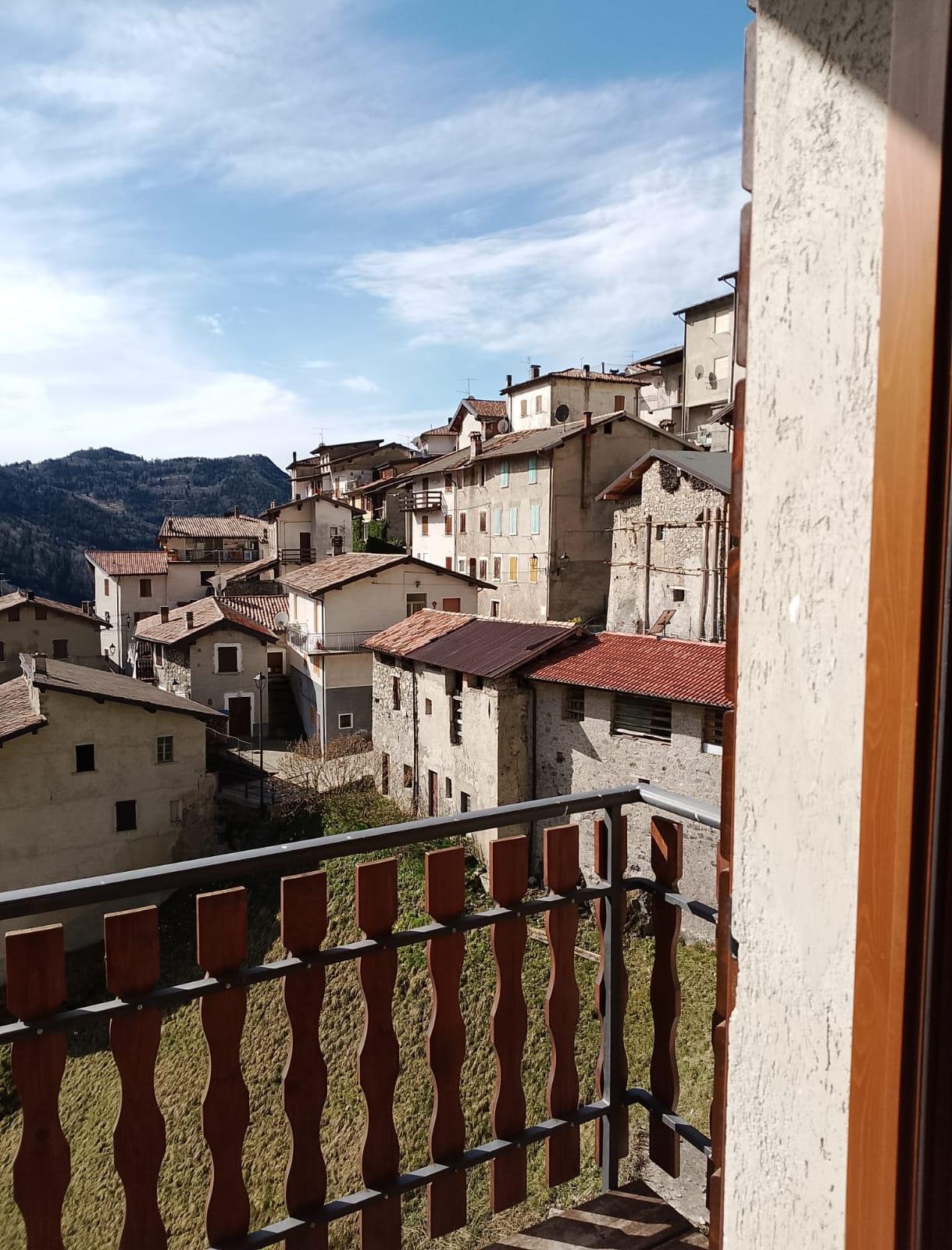 Wohnung in einem rustikalen Dorfhaus auf 3 Ebenen in Magasa am Gardasee