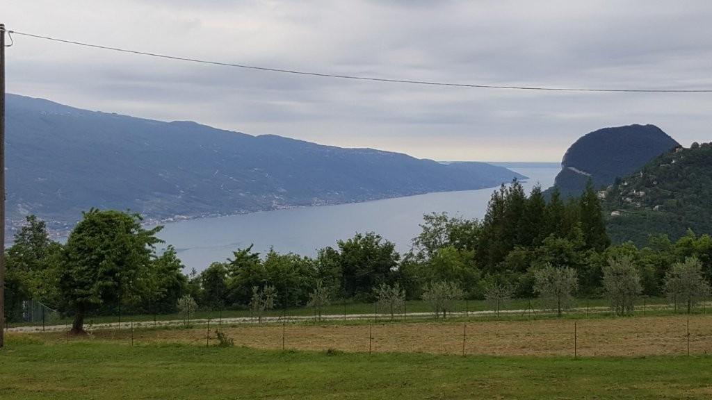 Baugrundstück mit Panorama auf Gardasee und Monte Baldo in Campi, Tremosine