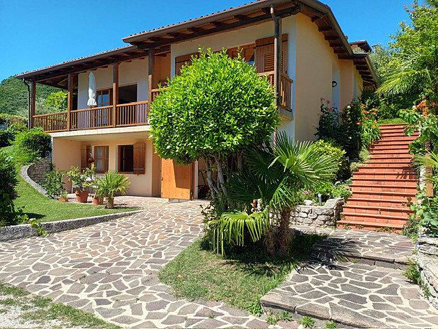 Gepflegtes Einfamilienhaus mit Garten und Pool bei Pieve, Tremosine
