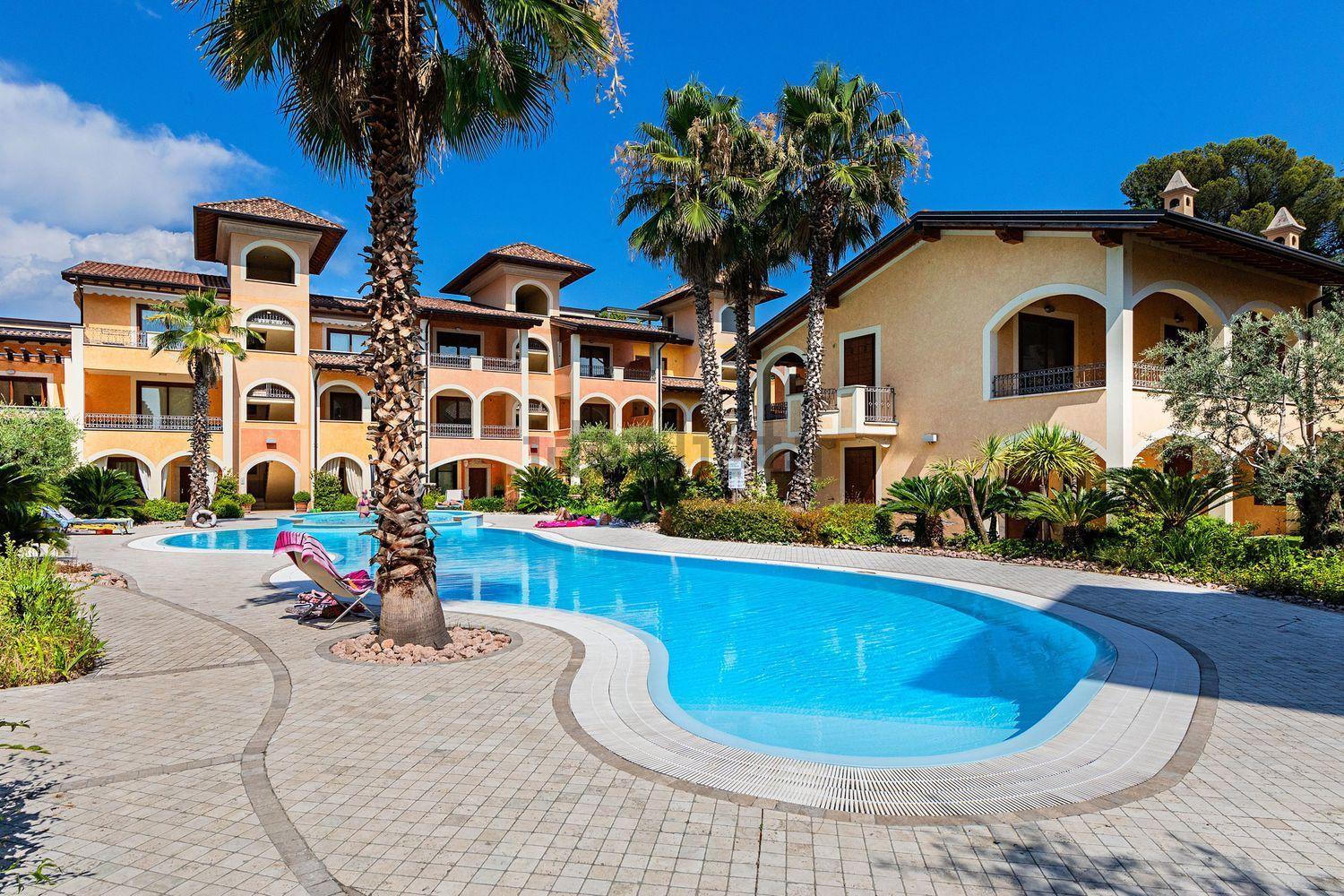 3-Zimmer-Erdgeschosswohnung mit Veranda und Pool am Ufer in Toscolano-Maderno