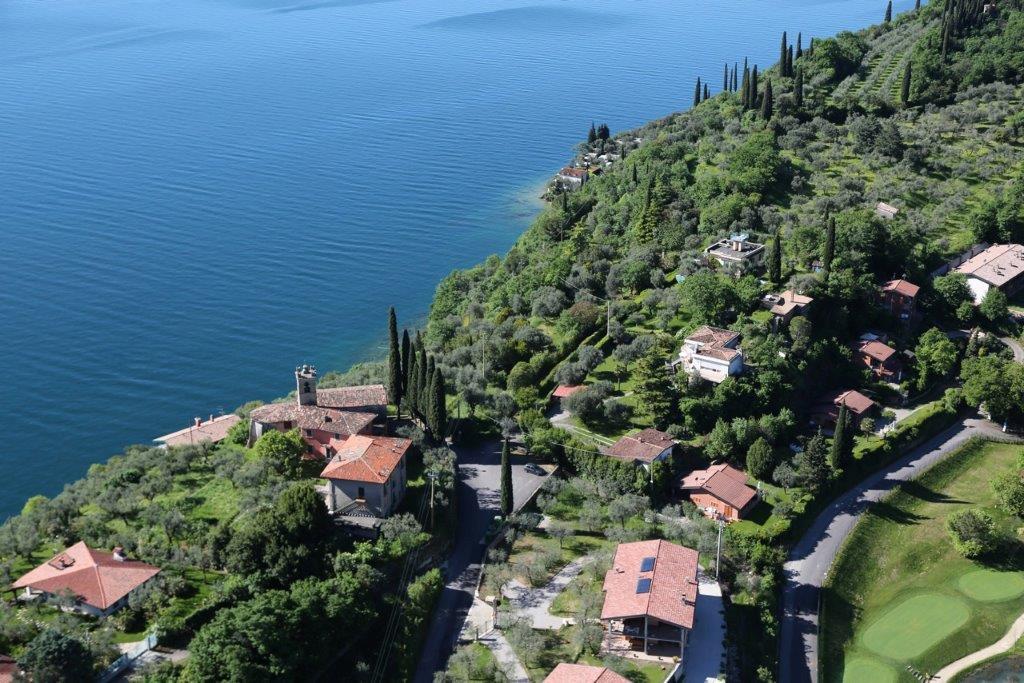 Freistehende Villa mit Nebengebäude und Garten bei Bogliaco am Gardasee