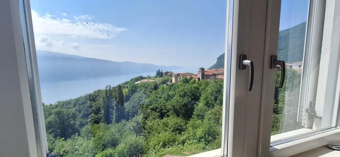 Hochwertige klimatisierte 3-Zimmer-Wohnung mit Seeblick in Aer/Tignale
