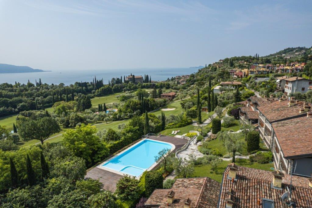 Maisonette mit Terrasse und Golfclub-Mitgliedschaft in Toscolano Maderno