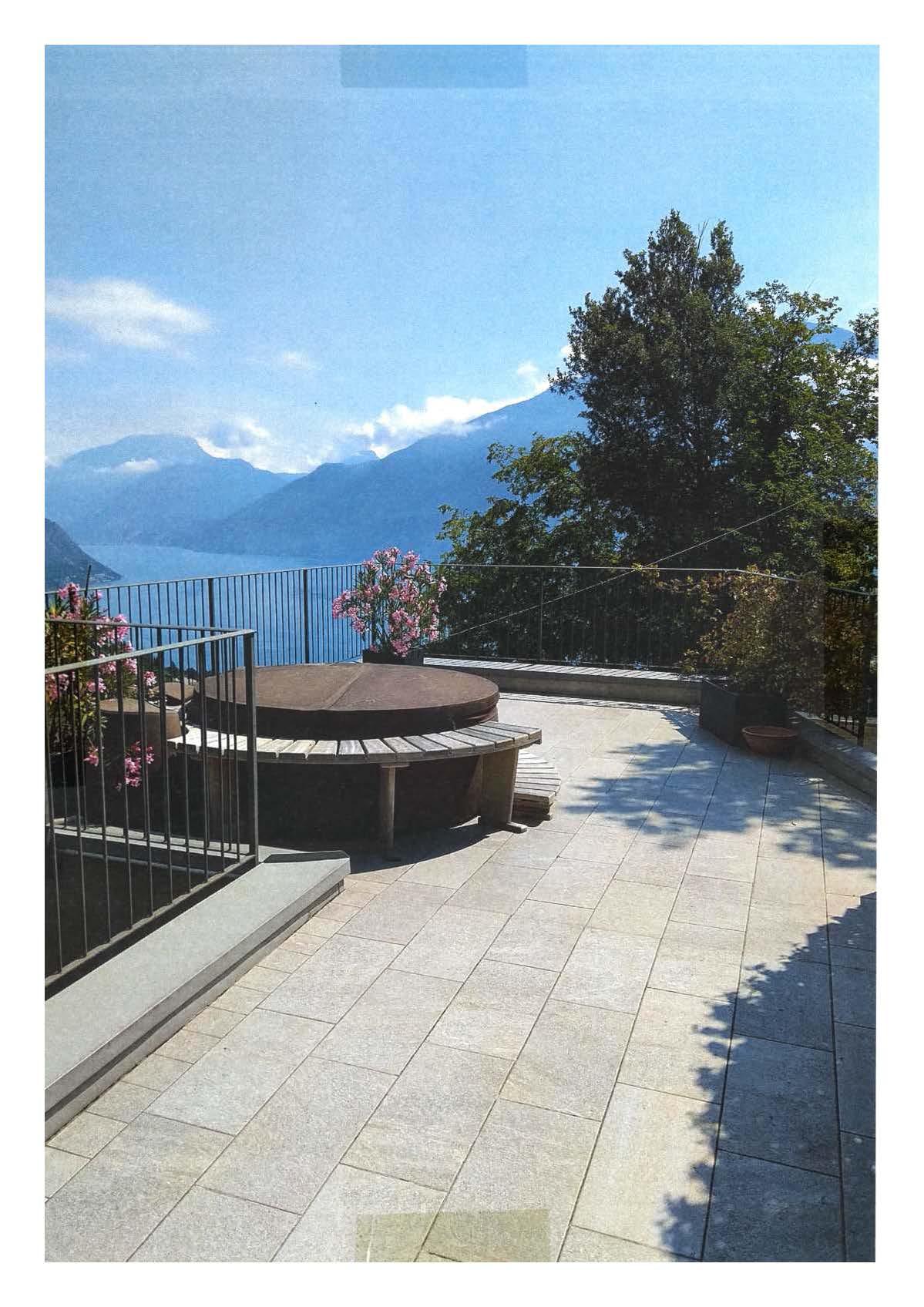 Spektakuläre Villa mit großer Dachterrasse, Infinity Pool und herrlichem Panorama auf den Gardasee