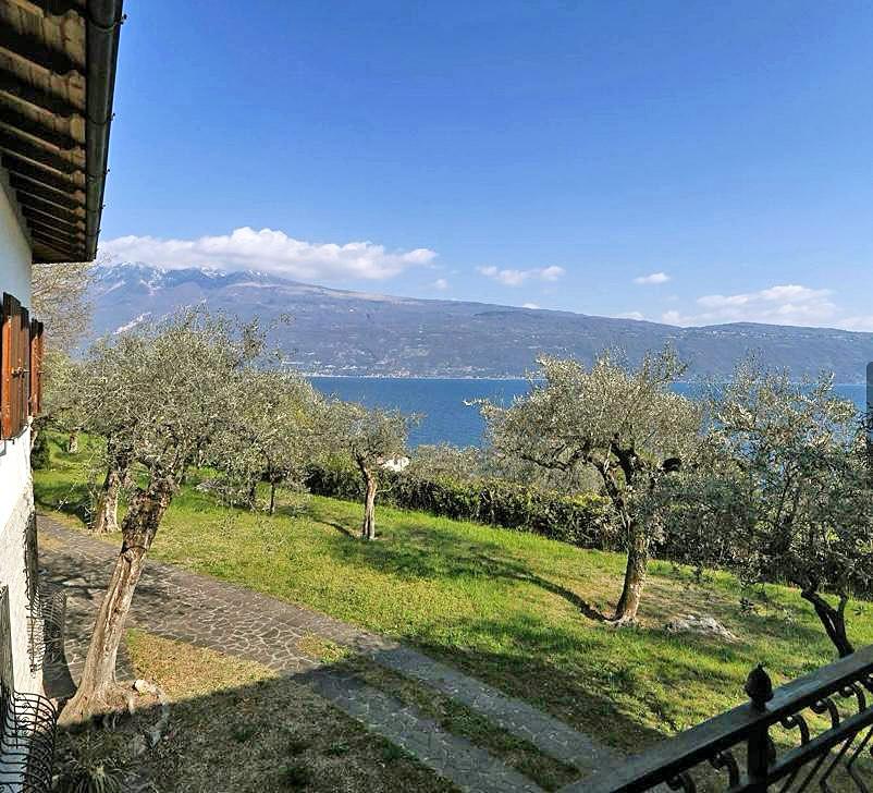 Villa mit Garten, Olivenbäumen und Seeblick in San Giacomo, Gargnano