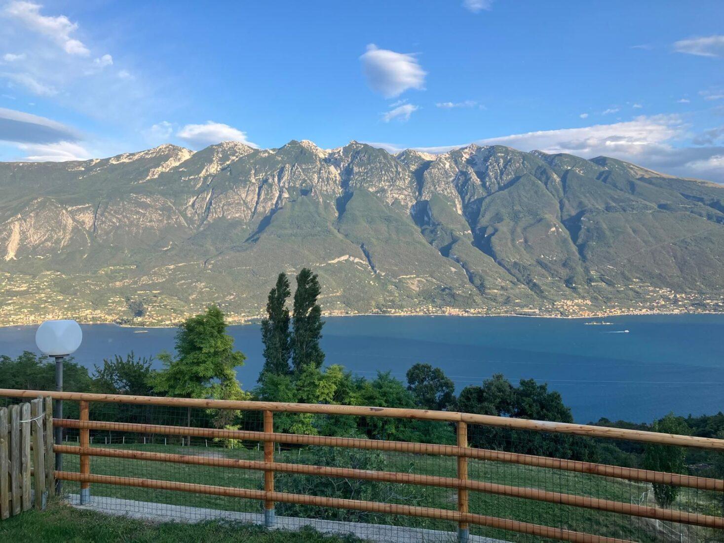 Zweizimmerwohnung mit Seeblick, privatem Garten und beheiztem Pool in Tremosine