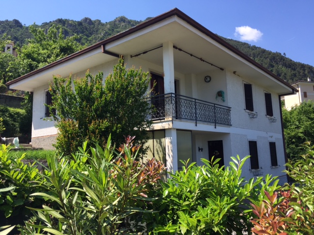 Villa mit Panoramablick und Apartment für Gäste in Tremosine zu verkaufen
