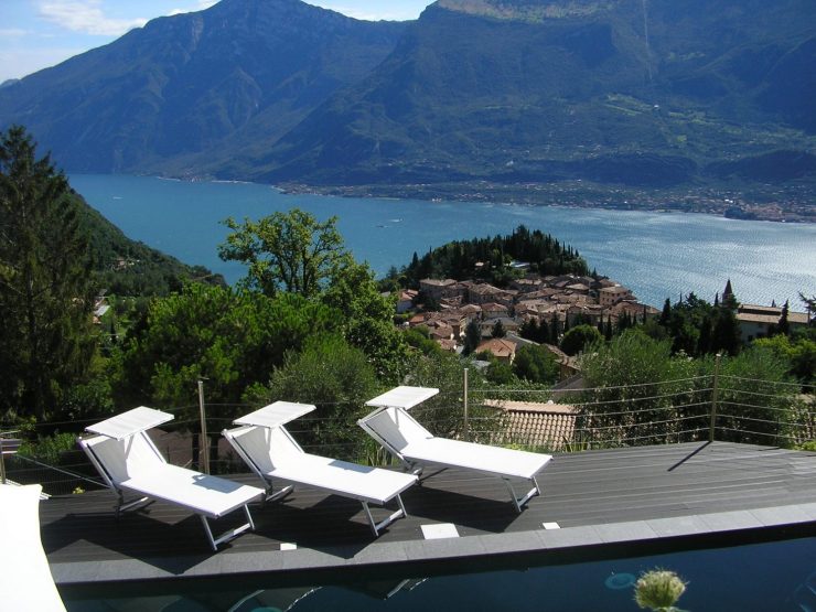 Traumvilla mit 2 Luxus-Gäste-Apartments, beheiztem Pool und herrlichem Seepanorama in Pieve in Tremosine am Gardasee zu verkaufen