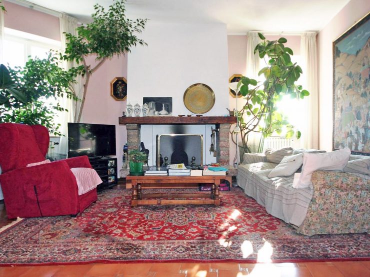 Großzügig geschnittene Wohnung mit Privatgarten in einer kleinen Wohnanlage mit unmittelbarer Nähe zum Gardasee bei Gargnano zu verkaufen