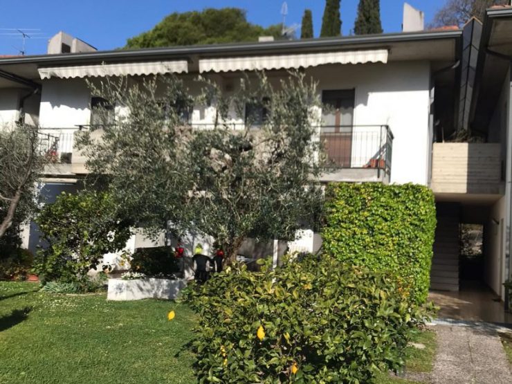 Spazioso appartamento di ca. 120 m² con giardino e garage in vendita in una zona residenziale a soli ca. 100 m dal lago di Garda a Toscolano-Maderno
