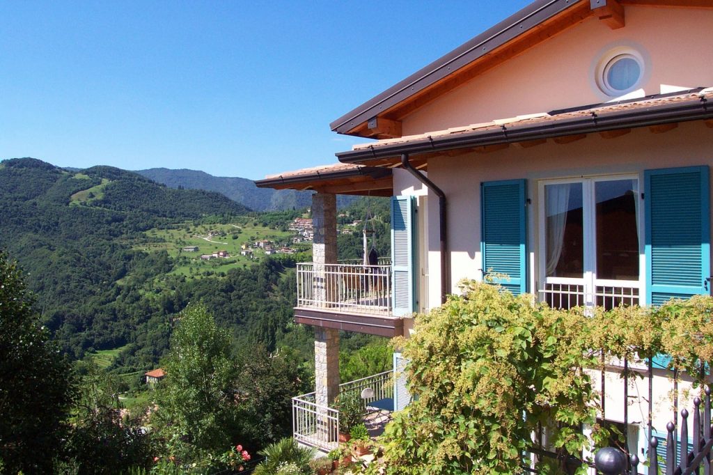 Große Traum-Wohnung mit Mansarde, hochwertiger Ausstattung und fantastischem Panorama in Vesio / Tremosine am Gardasee zu vermieten
