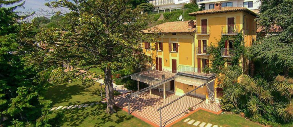 Herrschaftliche Villa „Piccola Capri“ mit parkähnlichem Gartengrundstück direkt am Gardasee in Porto Dusano in Manerba gelegen zu verkaufen