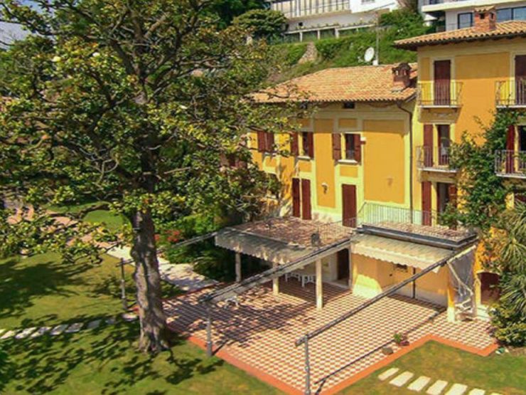 Herrschaftliche Villa „Piccola Capri“ mit parkähnlichem Gartengrundstück direkt am Gardasee in Porto Dusano in Manerba gelegen zu verkaufen