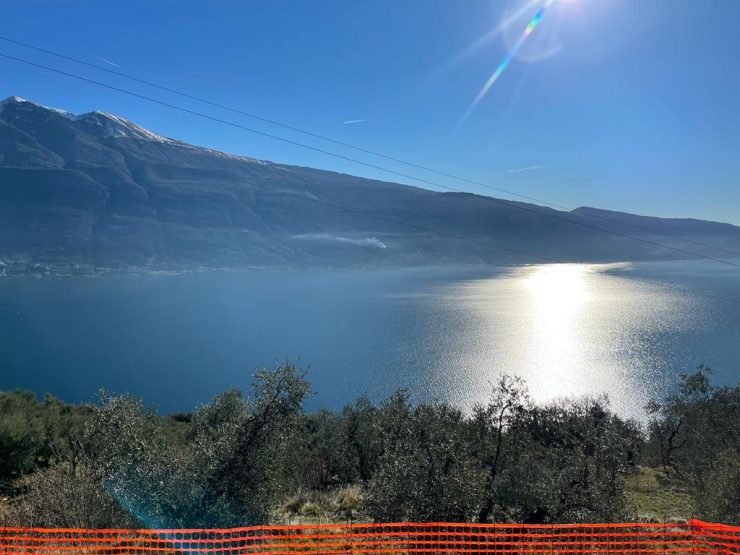 Neubau einer modernen Villa mit 2 Wohneinheiten in ruhiger Lage mit traumhaftem Panorama auf den Gardasee in Tignale