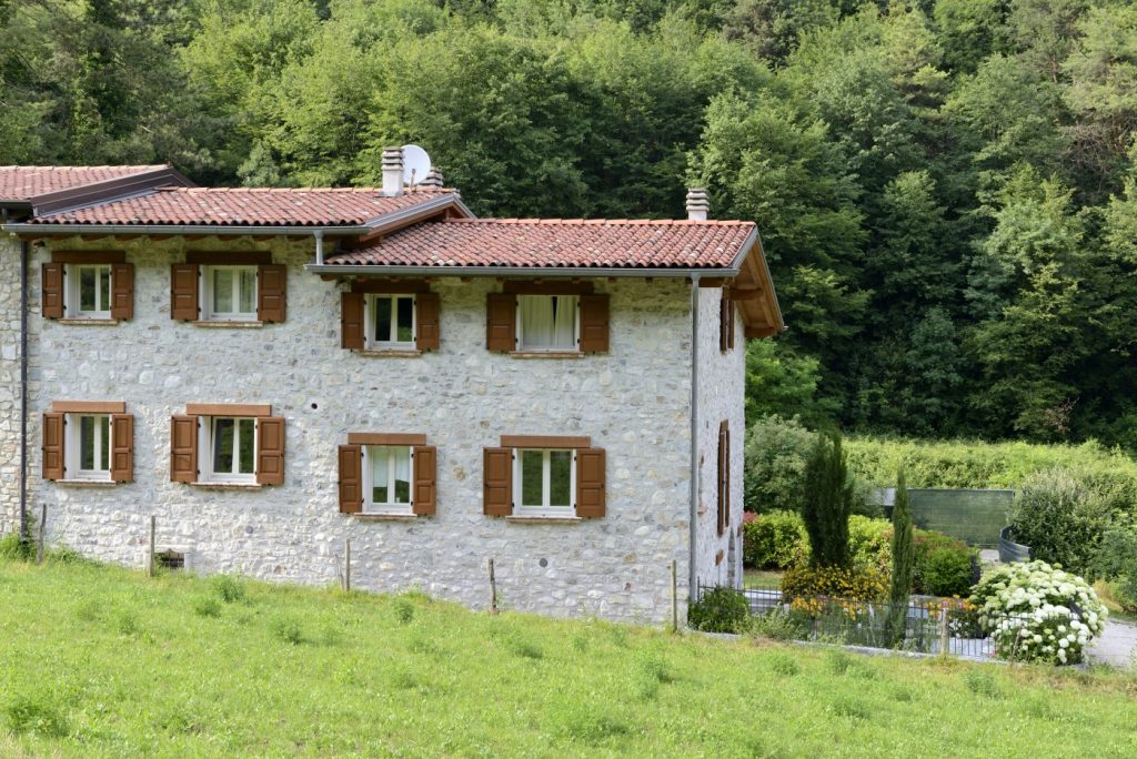Modernisiertes, ländliches Natursteinhaus im malerischen Brasa Tal in Tremosine am Gardasee zu verkaufen