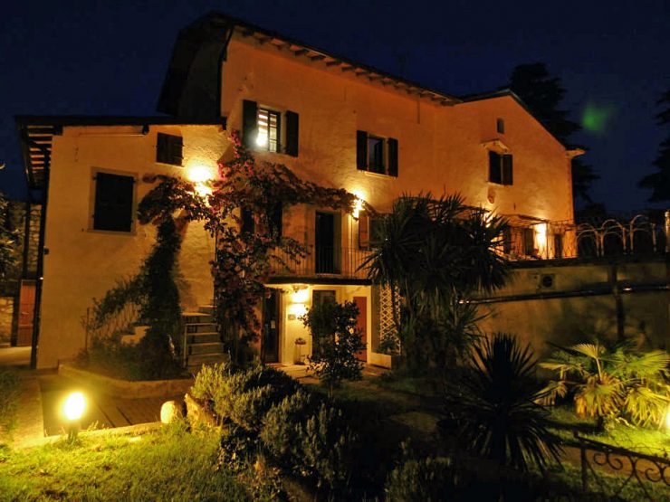 Gemütliche Pension mit 5 Zimmern und großer Einliegerwohnung, einem Garten und großem Parkplatz in Toscolano Maderno am Gardasee zu verkaufen